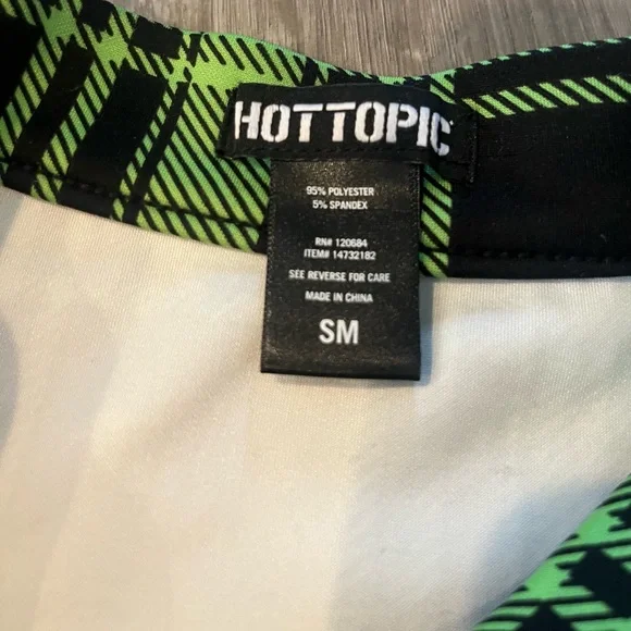 Hot Topic green and black plaid skater skirt size small - Picture 4 of 5